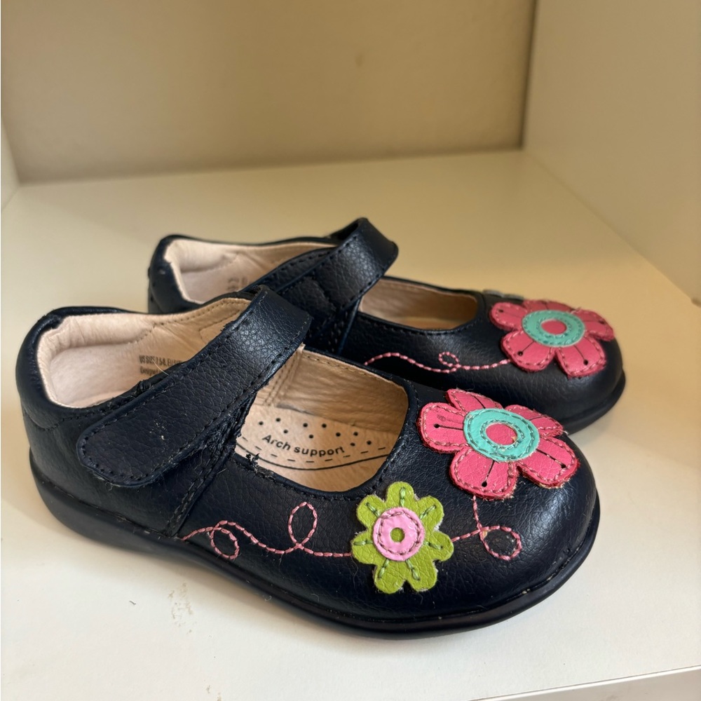 Pediped Size 8 Maryjane with flowers
